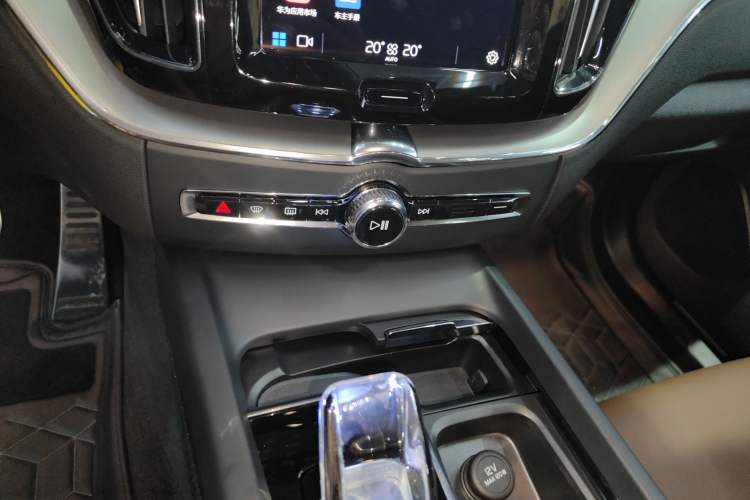 Used Volvo XC60 2025 B5 4x4 Smart Luxury Edition