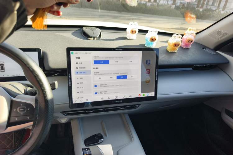 Used Changan UNI-Z New Energy 2024 Blue Whale Smart Electric iDD 125km Beyond Edition