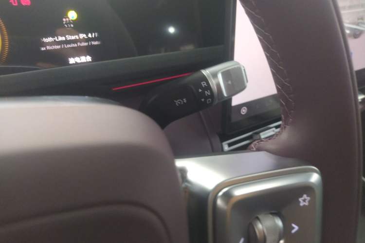 Used iCAR V27 2026 Model 200KM Four-Wheel Drive Falcon 500 Gear Lever