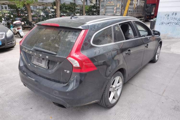 Used Volvo V60 2014 T5 Zhiya Edition
