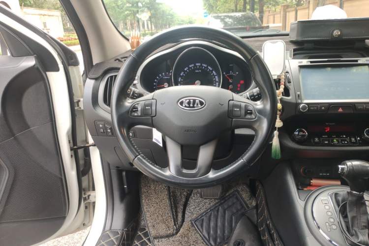Used Kia Sportage R 2014 2.0L Automatic Two-Wheel Drive GLS Trim Steering Wheel