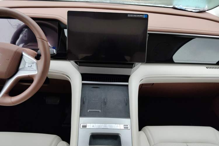 Used BYD Xia 2025 DM-i 1.5T 180km Beyond Edition Audio And AC Panel