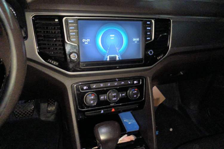 Used Volkswagen Teramont 2017 380TSI Four-Wheel Drive Luxury Edition Audio And AC Panel