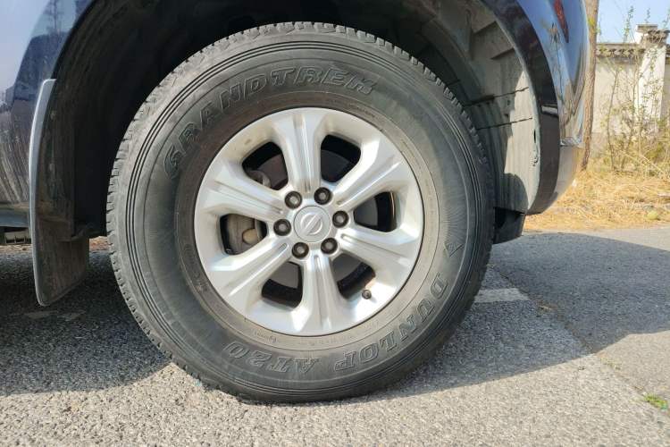 Used Nissan Navara 2017 2.5L Automatic 2WD Luxury Edition QR25 Right Front Wheel Hub