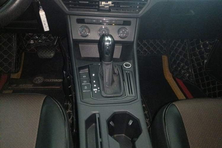 Used Volkswagen Lavida 2021 1.5L Automatic Fashion Edition Gear Lever