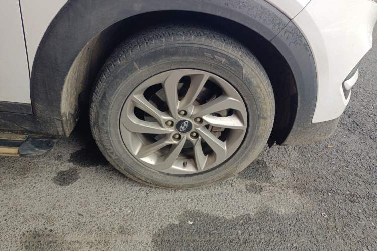 Used Hyundai Tucson 2015 1.6T Dual-Clutch Two-Wheel-Drive Smart Model Right Front Wheel Hub