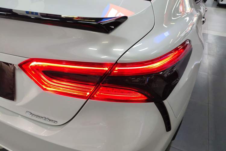 Used Toyota Camry 2021 2.0S FENGSHANG Edition Right Rear Taillight