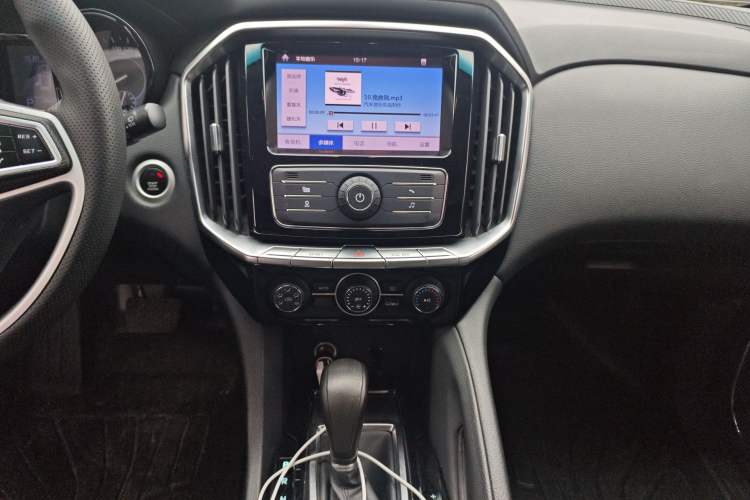 Used JMC Yusheng S350 2016 2.0T Automatic Two-Wheel Drive Gasoline Luxury Edition 5 Seats
