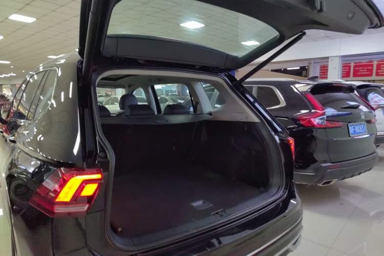 Used Volkswagen Tiguan L 2022 330TSI Automatic Two-Wheel Drive Smart Edition