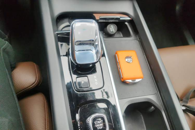 Used Volvo XC60 2025 B5 Four-Wheel Drive Smart & Advanced Luxury Edition Gear Lever