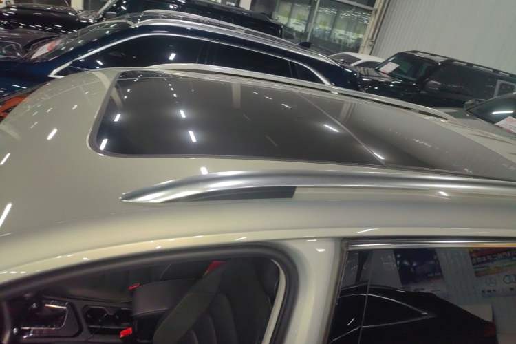 Used Volkswagen Tiguan L 2021 330TSI Automatic Two-Wheel Drive Smart Edition
