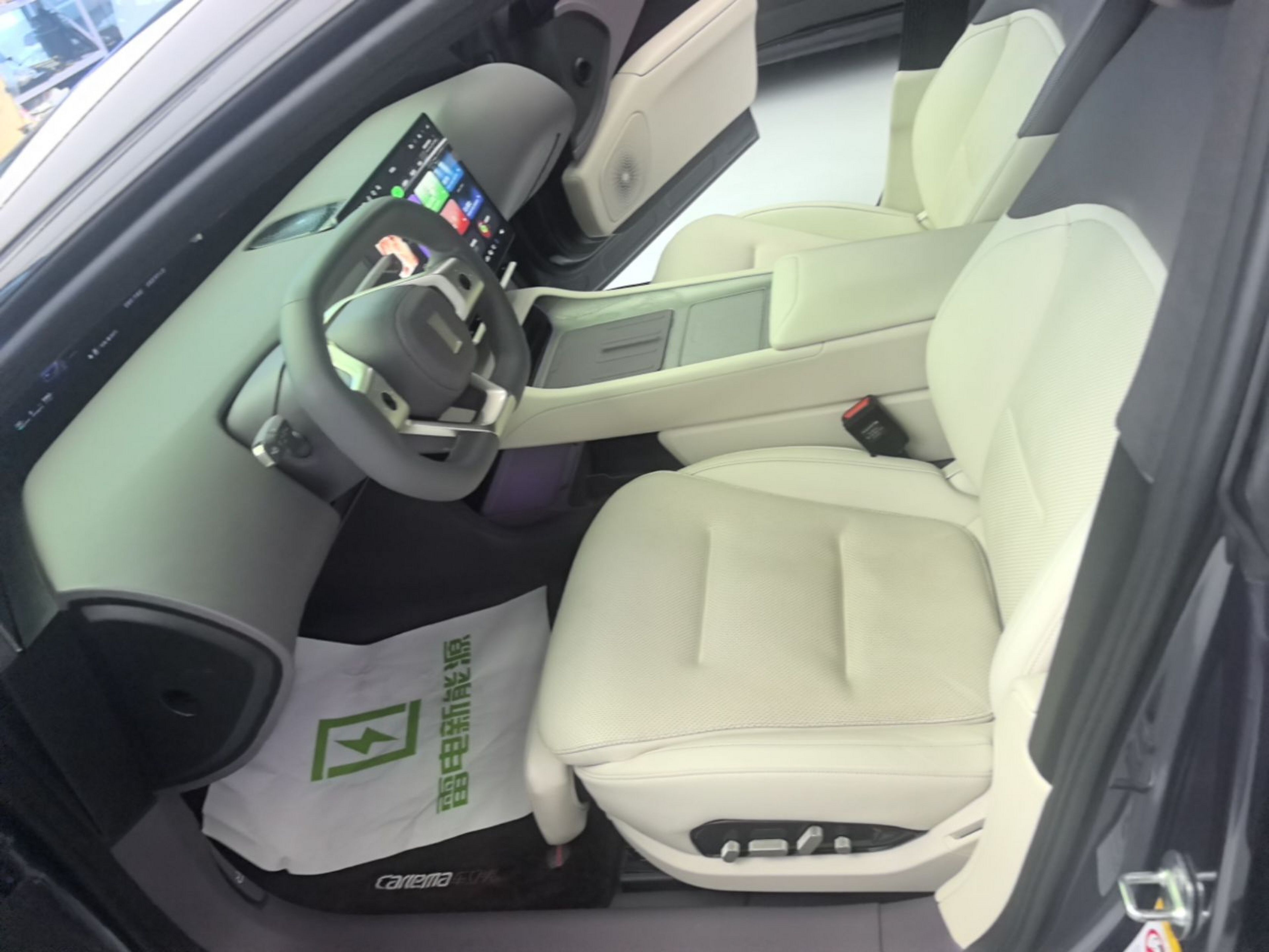 Vordere Reihe im Auto
