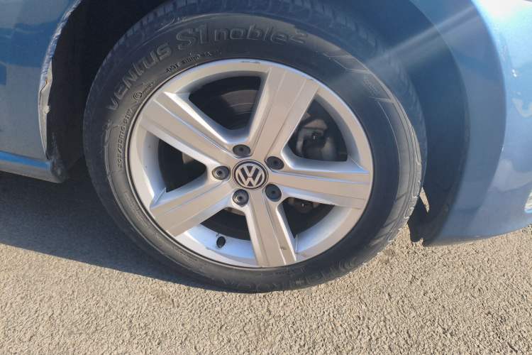 Used Volkswagen Golf 2017 1.6L Automatic Comfort Million-Vehicle Anniversary Edition
