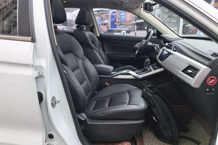 Used Geely Auto Emgrand X7 Sport 2018 1.8TD Automatic Two-Wheel Drive Smart Connect 4G Internet Edition Right Front Seat