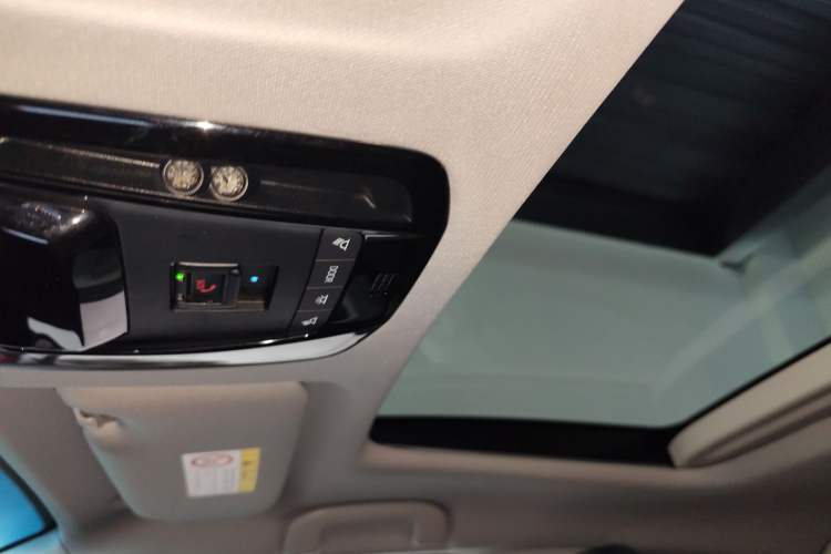 Used Toyota Venza 2023 2.0L CVT Two-Wheel Drive Prestige Version