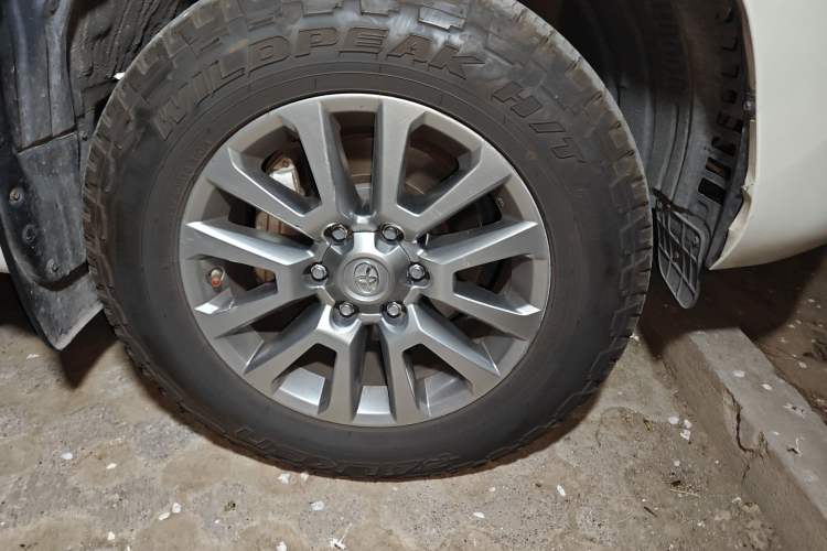 Used Toyota Prado 2018 3.5L Automatic TX-L NAVI Right Front Wheel Hub