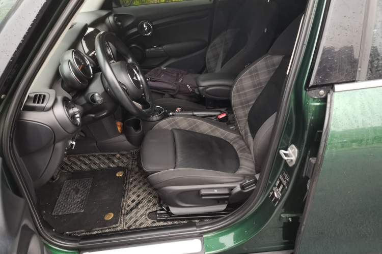 Used MINI 2015 1.5T COOPER Fun Five-Door Edition Left Front Seat