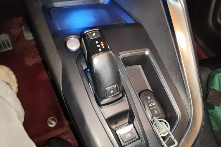 Used Peugeot 4008 2018 350THP Elite Edition Gear Lever