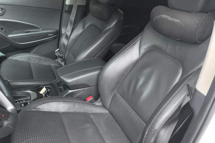 Used Hyundai Santa Fe 2013 2.4L Automatic Two-Wheel Drive Smart Version Left Front Seat