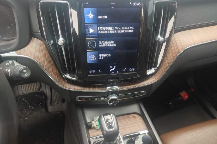 Used Volvo XC60 2021 T5 4x4 Smart Luxury Edition Audio And AC Panel