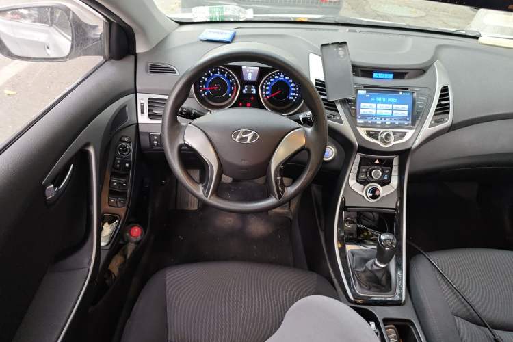 Used Hyundai Elantra (5th Generation / Langdong) 2015 1.6L Manual Leading Model Steering Wheel