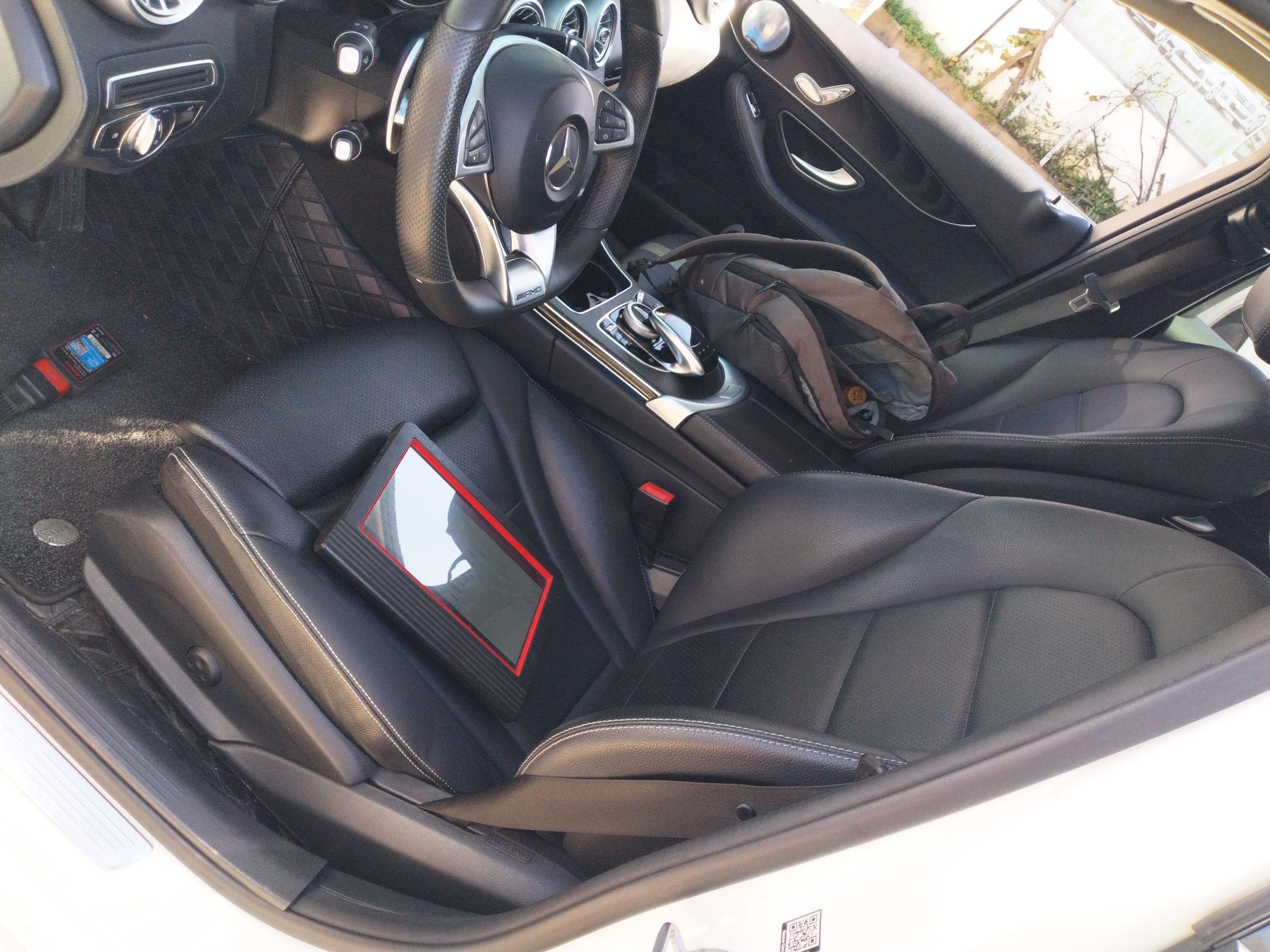 Переднее сиденье в автомобиле