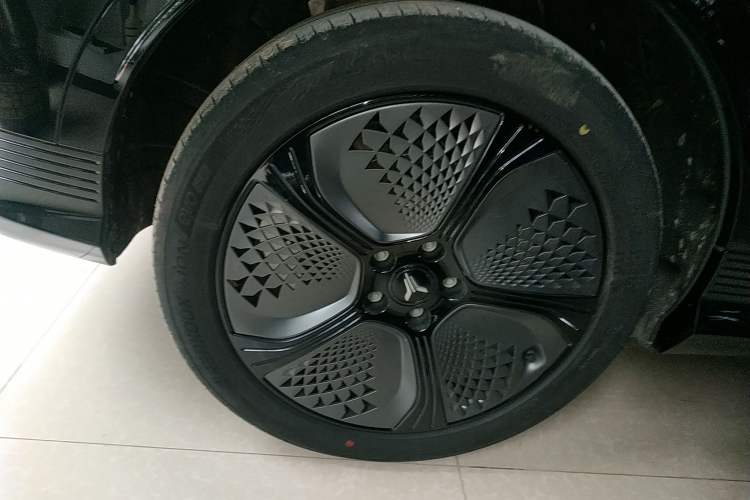 Used VOYAH COURAGE 2024 Ultra-Long Range Smart Enjoyment Version Right Rear Wheel Hub