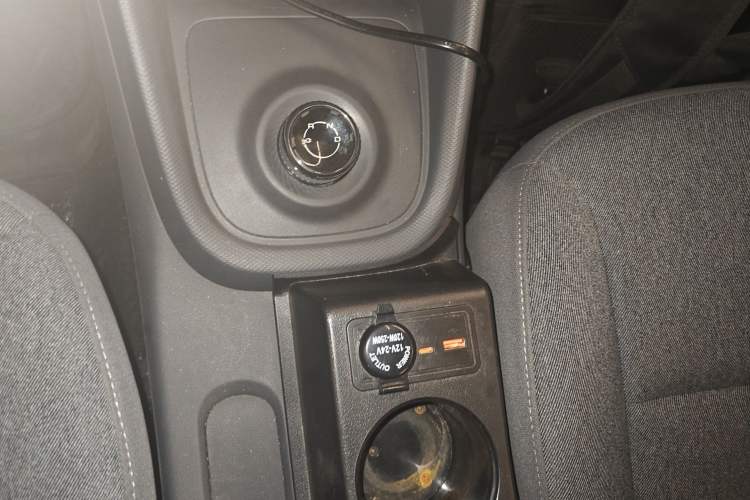 Used Wuling Hongguang New Energy 2024 All-Electric Model 300KM Standard Version Gear Lever