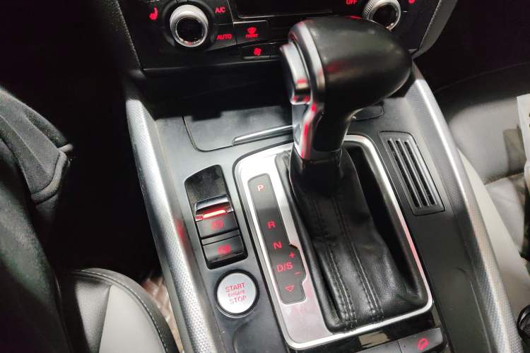 Used Audi Q5 2017 Plus 40 TFSI Technology Model Gear Lever