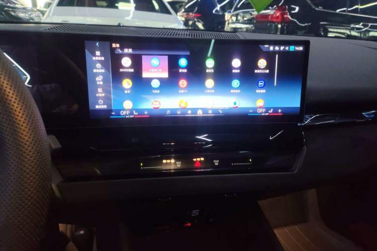 Used BMW i5 2024 eDrive 35L M Sport Package Audio And AC Panel