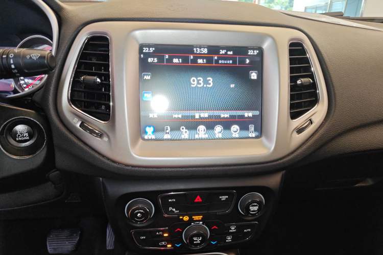 Used Jeep Compass 2017 200T Automatic Family Edition
