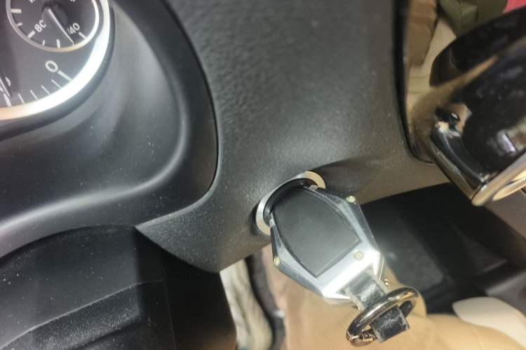 Used Mercedes-Benz Vito 2018 2.0T Elite Version 7 Seats China VI Emission Standard
