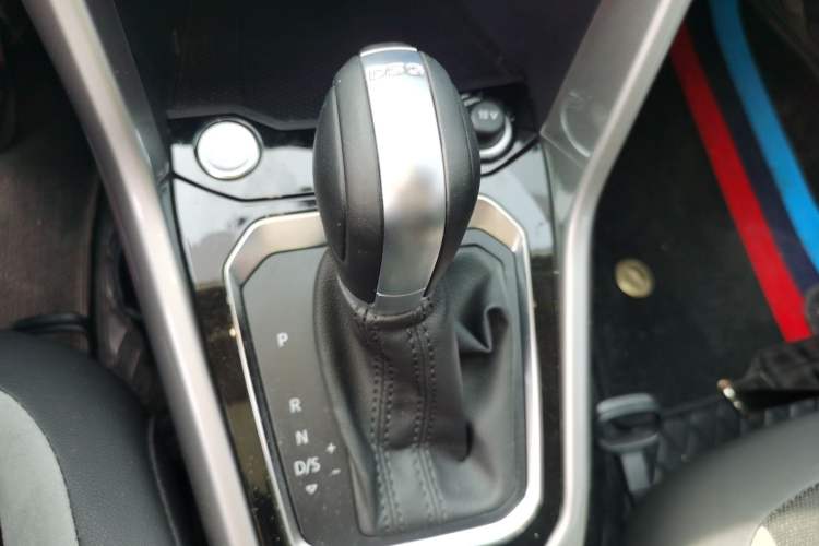 Used Volkswagen T-ROC 2022 280TSI DSG Two-Wheel Drive Elite PLUS Gear Lever