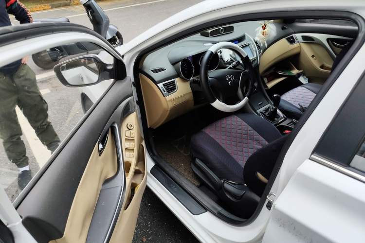 Used Hyundai Elantra (5th Generation / Langdong) 2012 1.6L Manual Leading Model Driver Seat