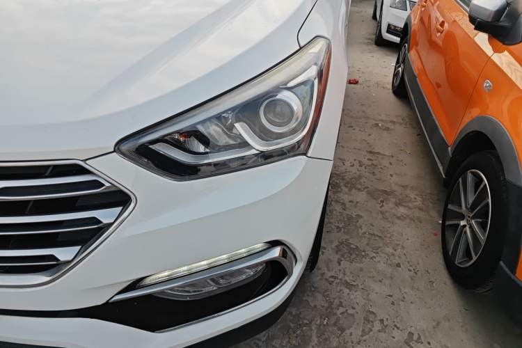 Used Hyundai Santa Fe 2017 2.4L Automatic Two-Wheel Drive Smart Version 5 Seats
