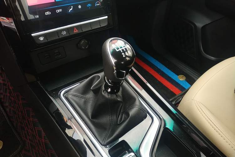 Used JAC T8 2021 2.0T PRO Diesel Two-Wheel Drive Sharp Edition Standard Dual HFC4DB2-2E