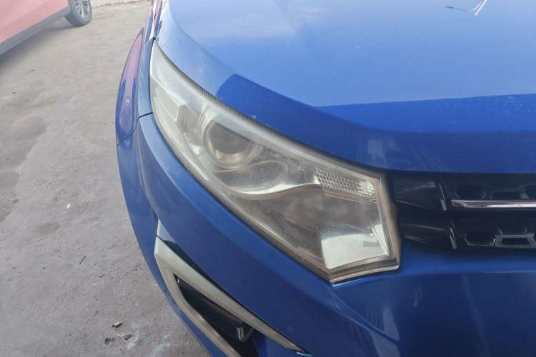 Used JMC Yusheng S330 2016 1.5L GTDi Automatic Two-Wheel Drive Prestige Edition Right Front Headlight