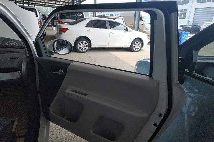 Used CHANGAN Lumin 2022 301km Honey-Sweet Version Interior 5