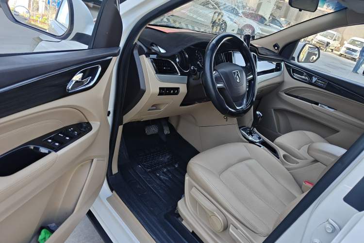 Used Baojun 730 2016 1.8L iAMT Comfort Version 7 Seats Driver Seat
