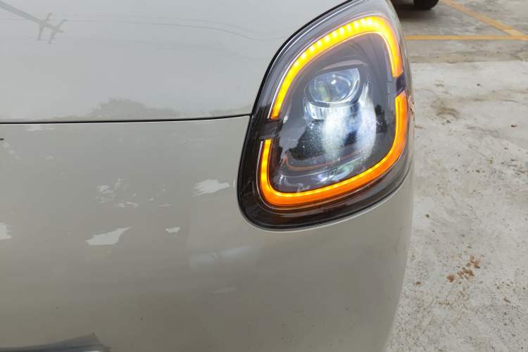 Used Wuling Hongguang MINIEV 2025 Four-Door Version Advanced Edition Left Front Headlight