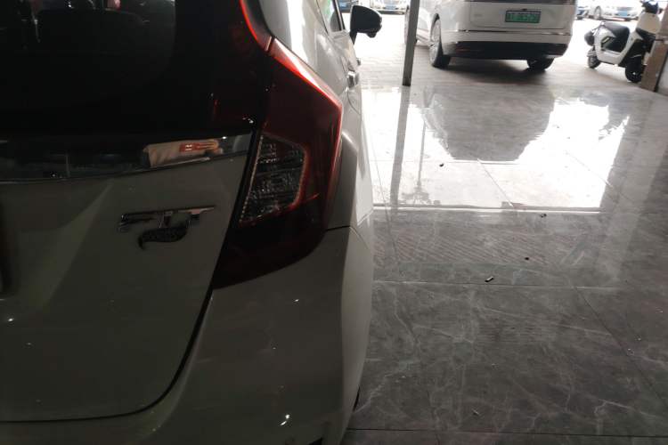 Used Honda Fit 2018 1.5L CVT Comfort Sunroof Version