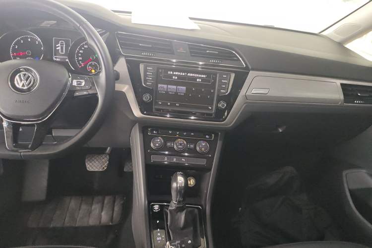 Used Volkswagen Touran 2018 Volkswagen Touran L 280TSI DSG Boundary Edition 7 Seats China VI Standard
