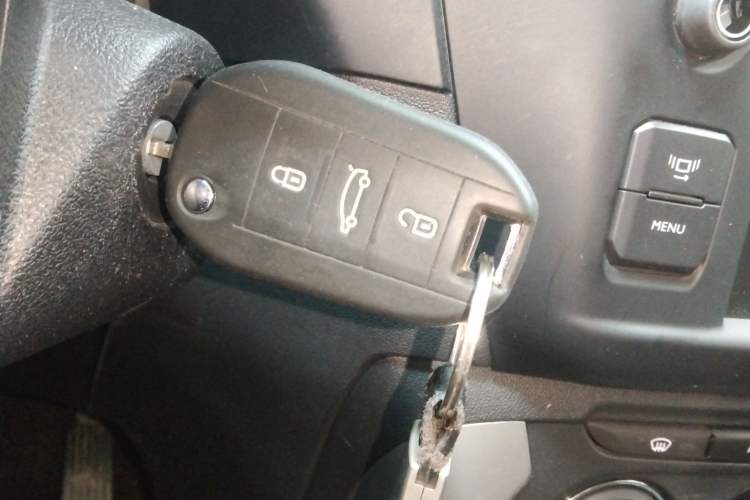 Used Citroen C3-XR 2015 1.6L Manual Pioneer Model Vehicle Key