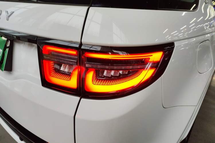 Used Land Rover Discovery Sport New Energy 2024 1.5T P300e Plug-in Hybrid Electric Version Exterior 6