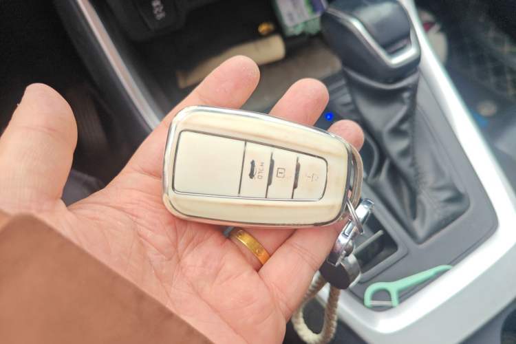 Used Toyota Wildlander 2023 2.0L CVT Two-Wheel Drive Luxury PLUS Edition Vehicle Key