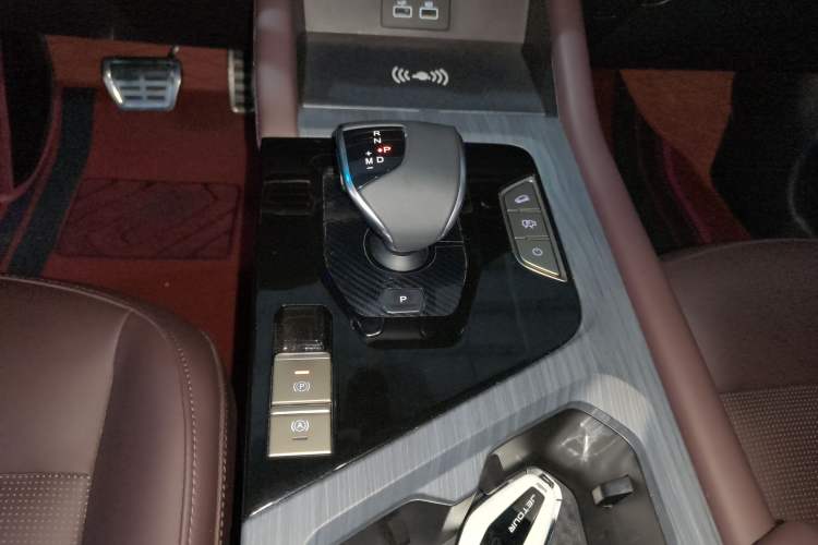 Used JETOUR X90 PLUS 2024 1.6TD DCT Villa PRO 7-Seater Gear Lever