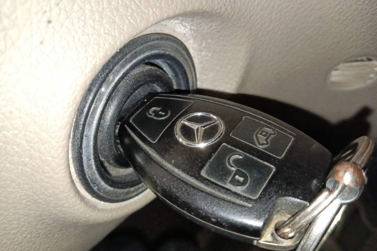 Used Mercedes-Benz Viano 2010 2.5L Luxury Edition