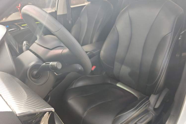 Used Roewe i5 2021 1.5L CVT Black Gold Edition
