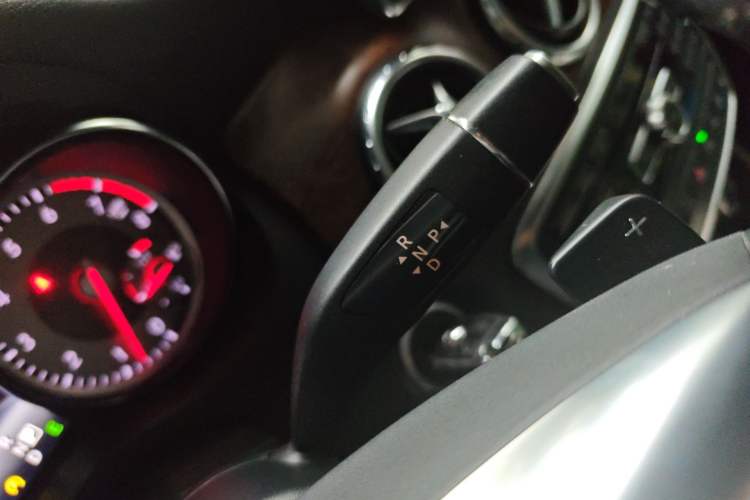 Used Mercedes-Benz GLA 2015 GLA 260 4MATIC Sport Edition Gear Lever