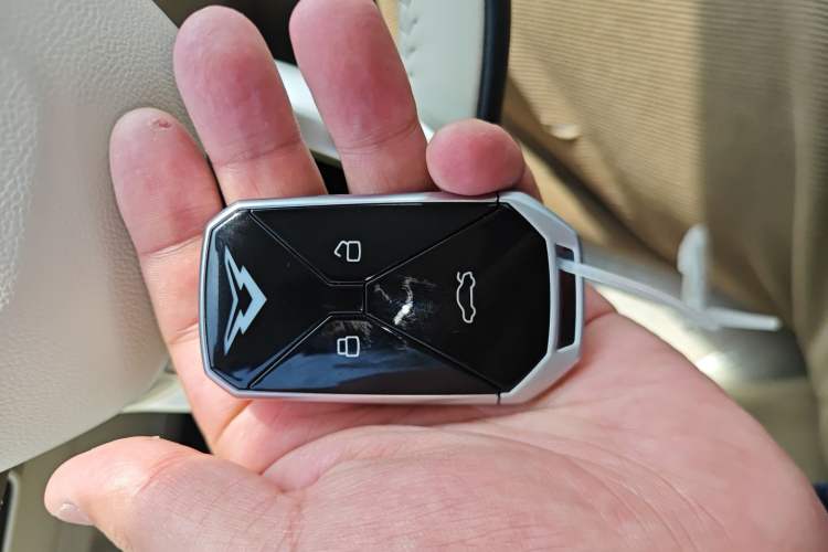 Used Cowin Kunlun 2024 Kunlun iHD 150km Mountain Peak Edition Vehicle Key